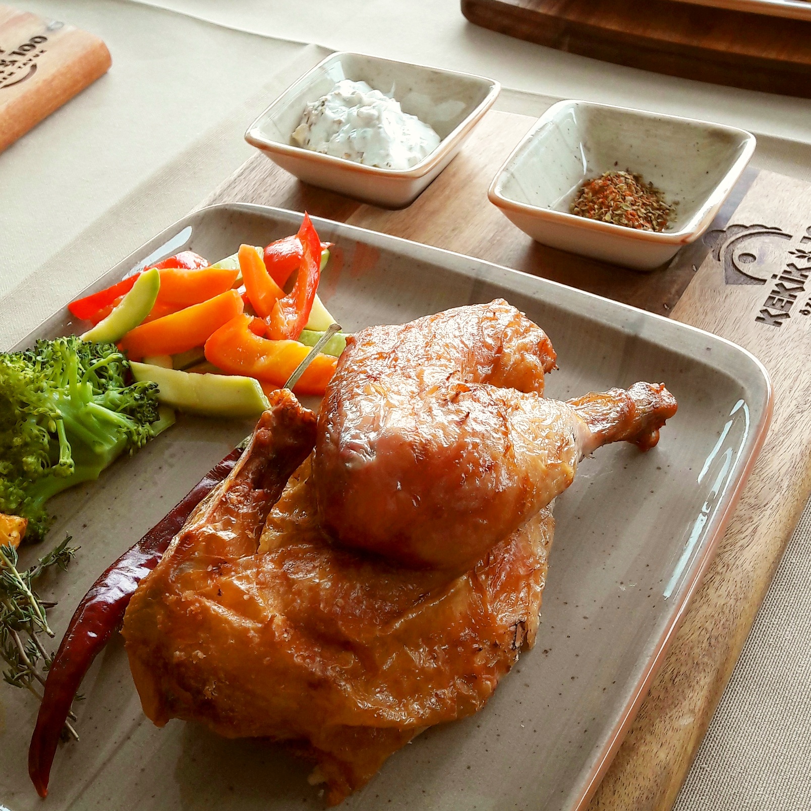 Kekik100 - Özlenen Tavuk | Atatürk Caddesi No: 196/A, 35220 Konak/İzmir | +90 232 422 40 01