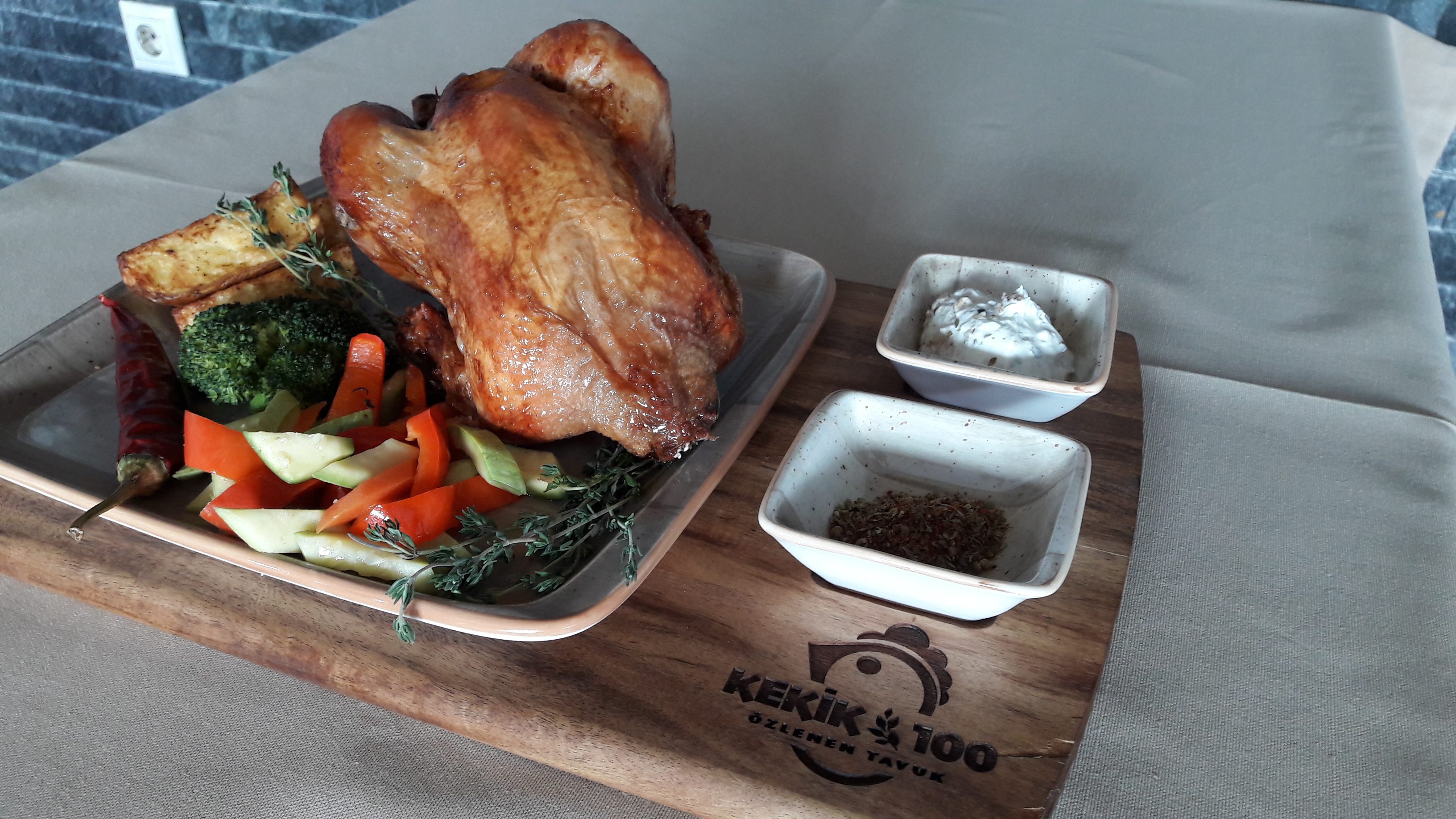 Kekik100 - Özlenen Tavuk | Atatürk Caddesi No: 196/A, 35220 Konak/İzmir | +90 232 422 40 01