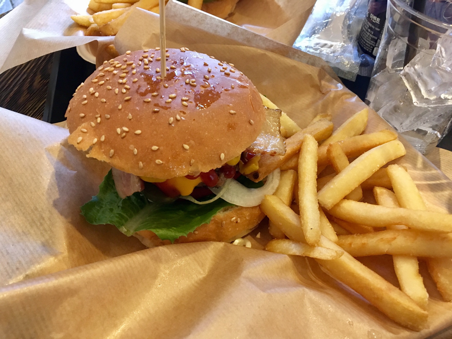 SLOW MONDAY | Gyeonggi-do Seongnam-si 분당구 대왕판교로 606번길 10 (백현동, 알파리움1단지) 130 131호 | +82 31-709-6991