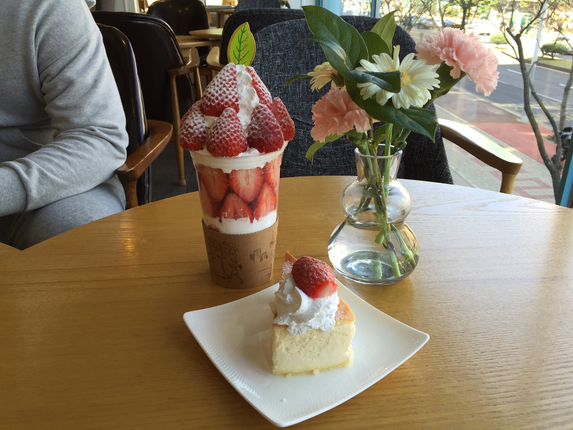 cafe de paris | Jeju-do Jeju-si 연북로 18 | +82 64-744-0060