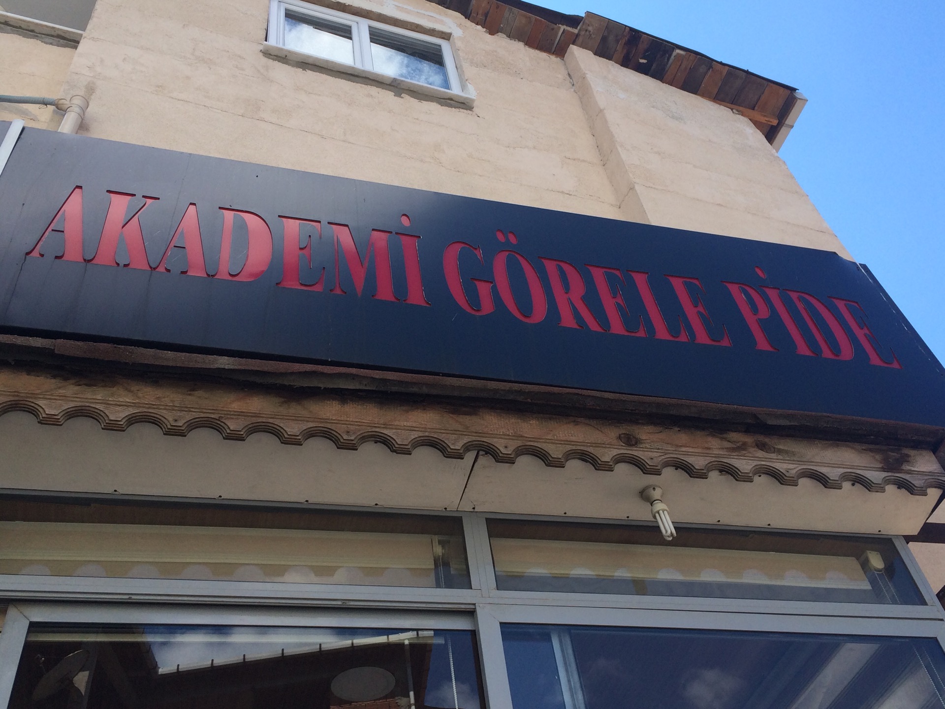 Akademi Görele Pidecisi | Küplüce Tomruk Caddesi, 34676 Üsküdar/İstanbul | +90 216 422 25 48