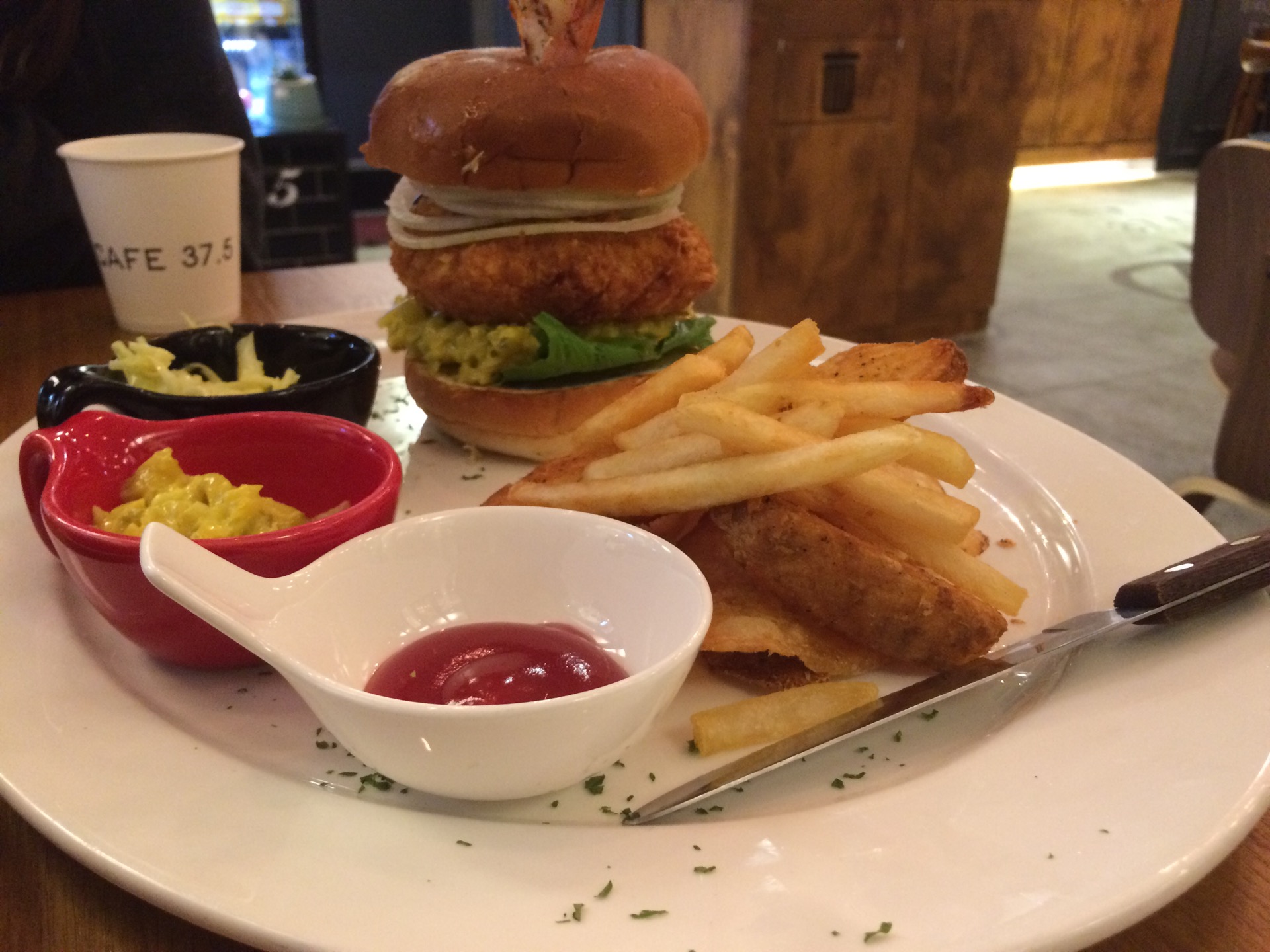 CAFE 37.5 | Seoul 서초구 서래로7길16 | +82 2-593-3705