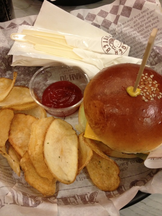Burger Hunter | 서울 강남구 학동로 103 | +82 2-546-2582