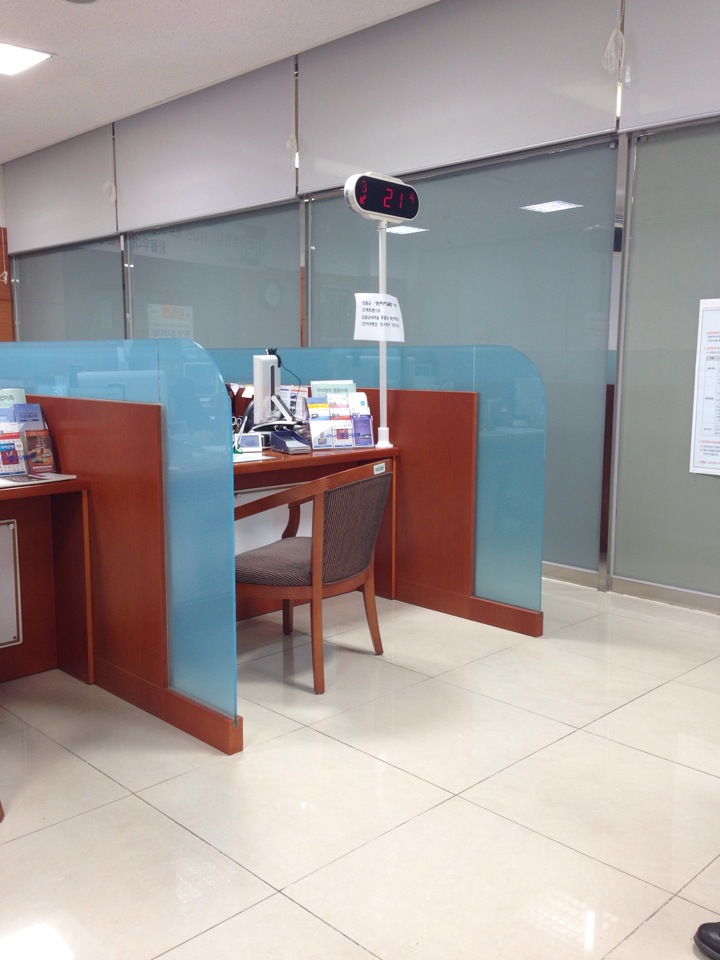 우리은행 | 경북 포항시 남구 포항시 남구 청암로 77 | +82 54-283-6040