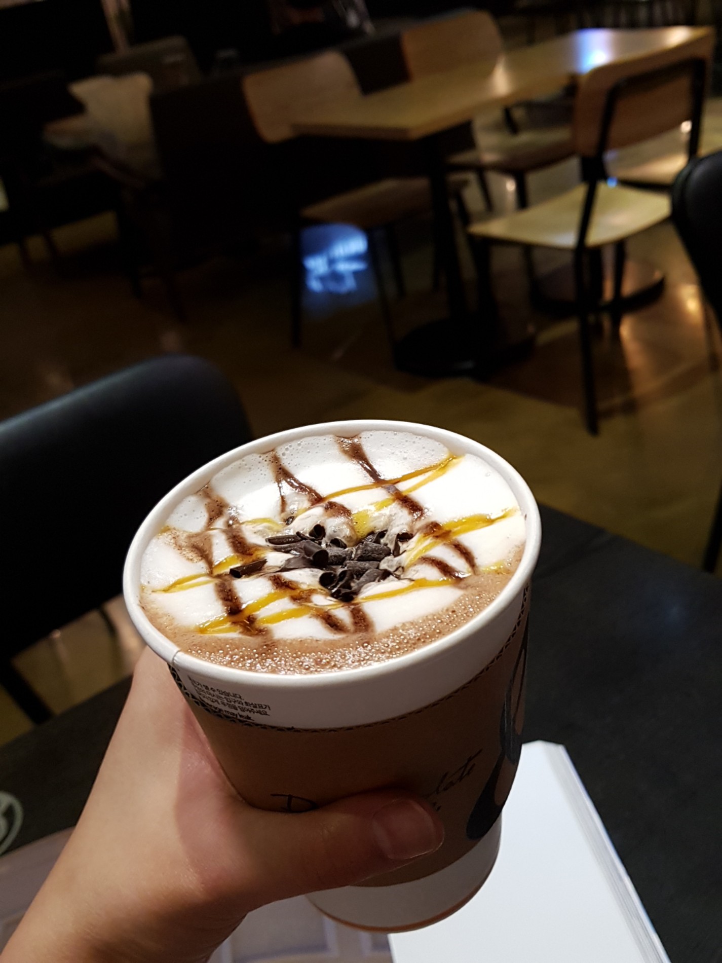 DE CHOCOLATE COFFEE | 서울 강남구 강남대로 556 | +82 2-515-8384