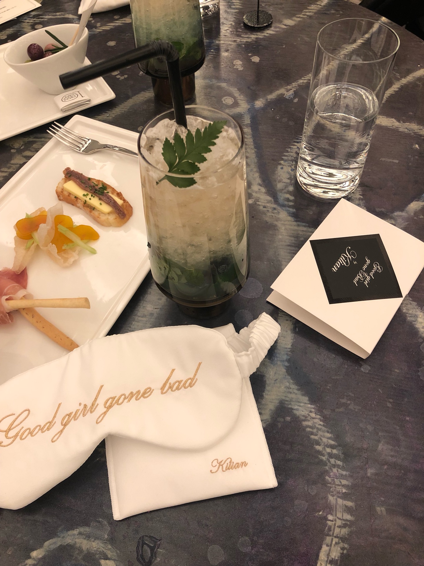 10 corso como cafe | Seoul Junggu 압구정로 416 더트리니티빌딩 | +82 2-3018-1010