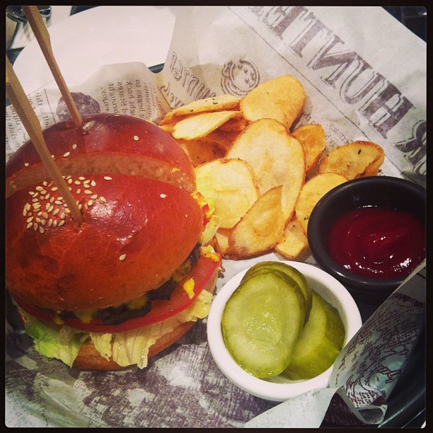 Burger Hunter | 서울 강남구 학동로 103 | +82 2-546-2582