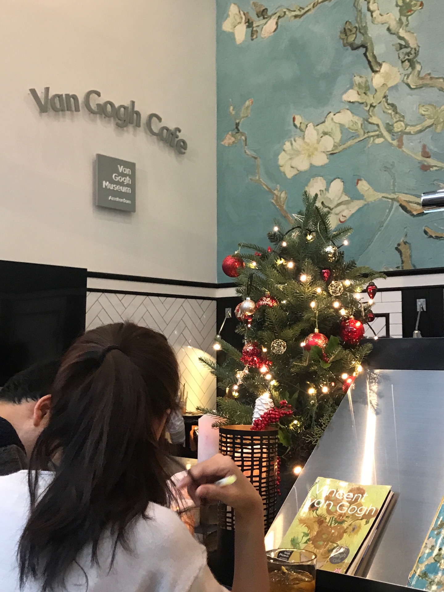 Van Gogh Café | 서울 송파구 올림픽로 300 | +82 2-3213-4181