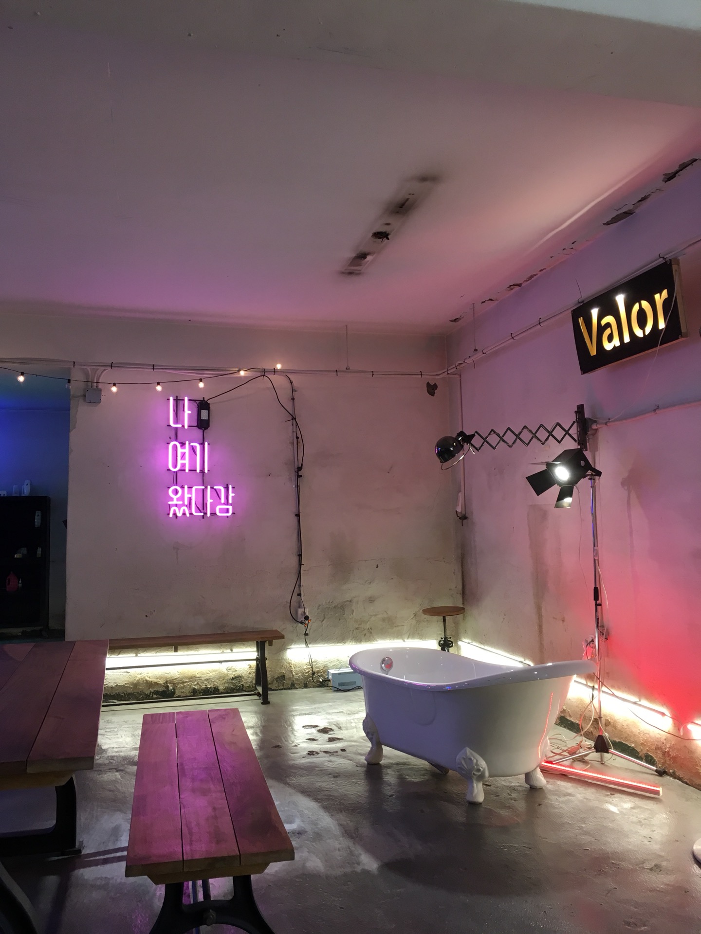 cafe Valor | 인천광역시 부평구 백범로578번길 52 | +82 70-4254-0351