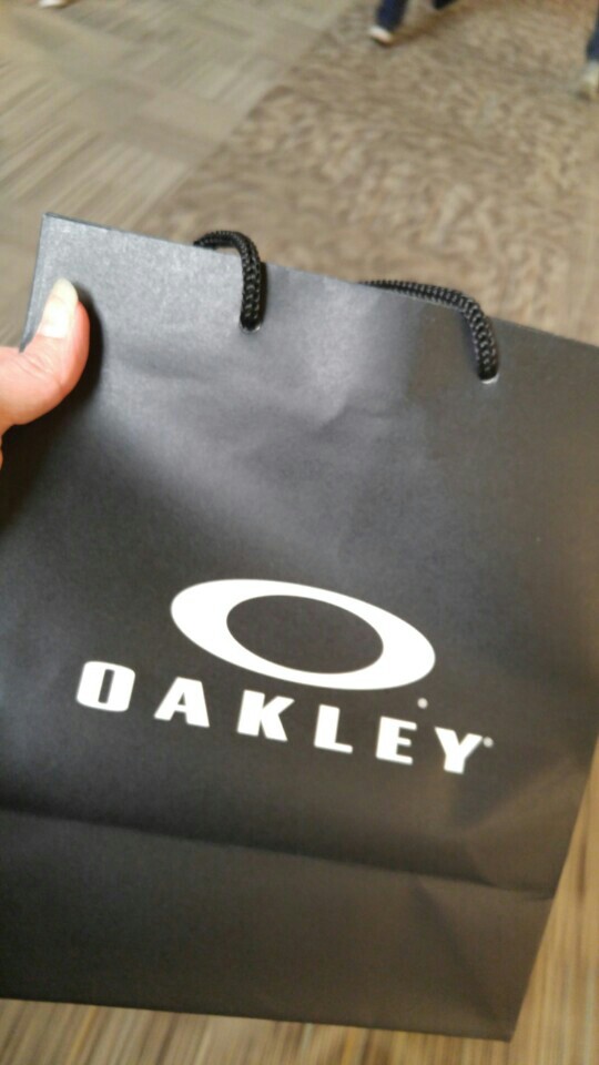 oakley arrowhead mall