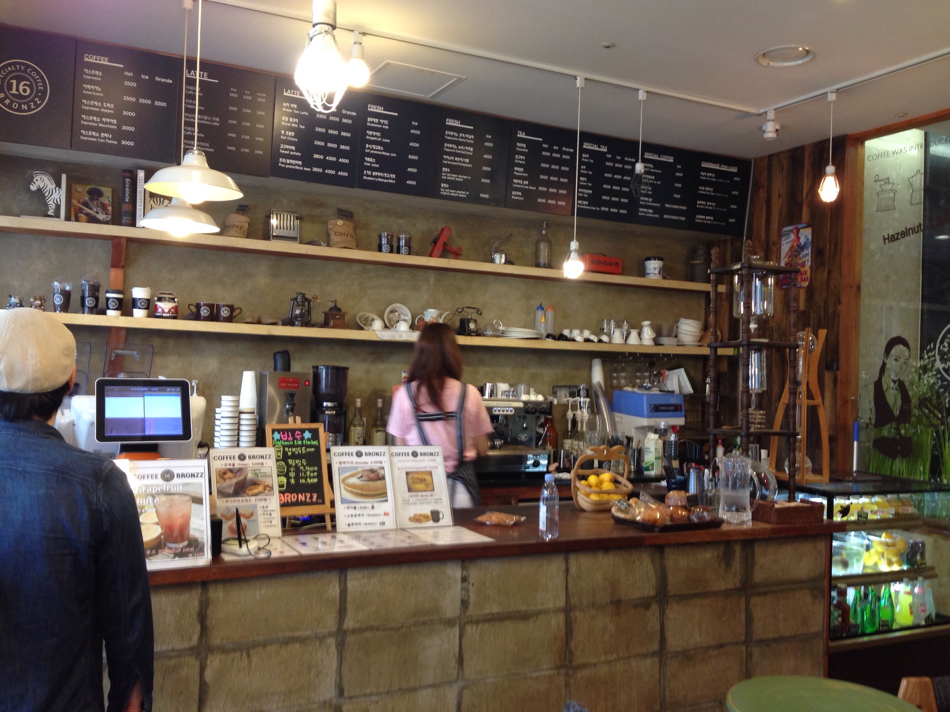 Coffee Bronzz | 서울 중구 퇴계로 72 리더스뷰남산 1F | +82 2-318-0160
