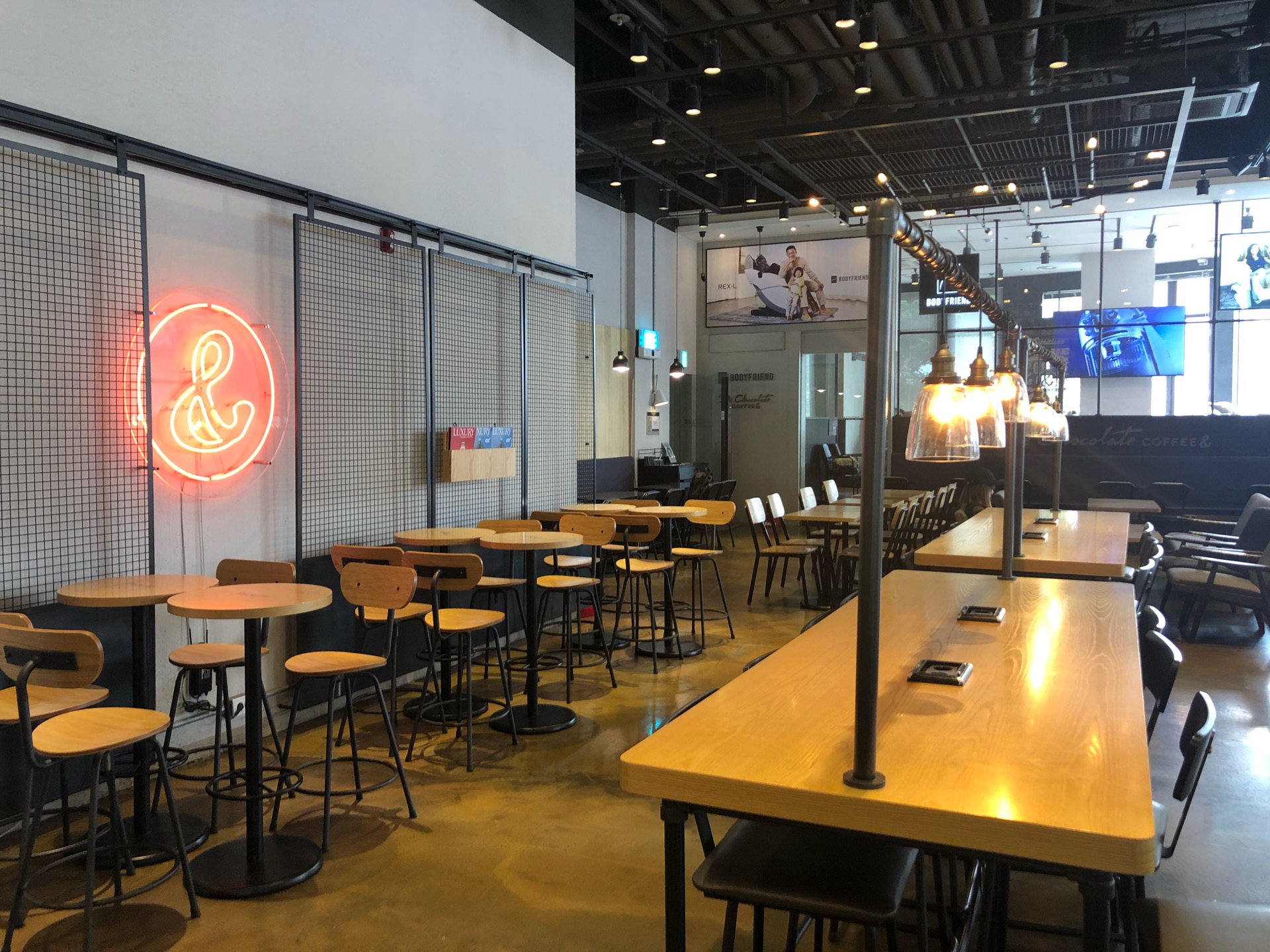 DE CHOCOLATE COFFEE | 서울 강남구 강남대로 556 | +82 2-515-8384