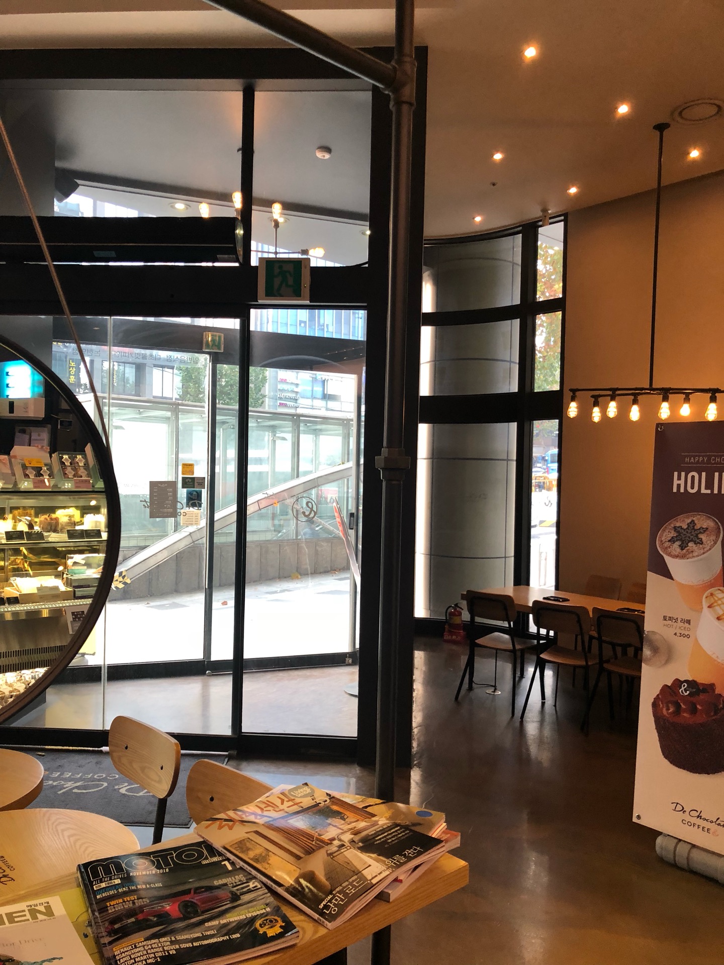 DE CHOCOLATE COFFEE | 서울 강남구 강남대로 556 | +82 2-515-8384