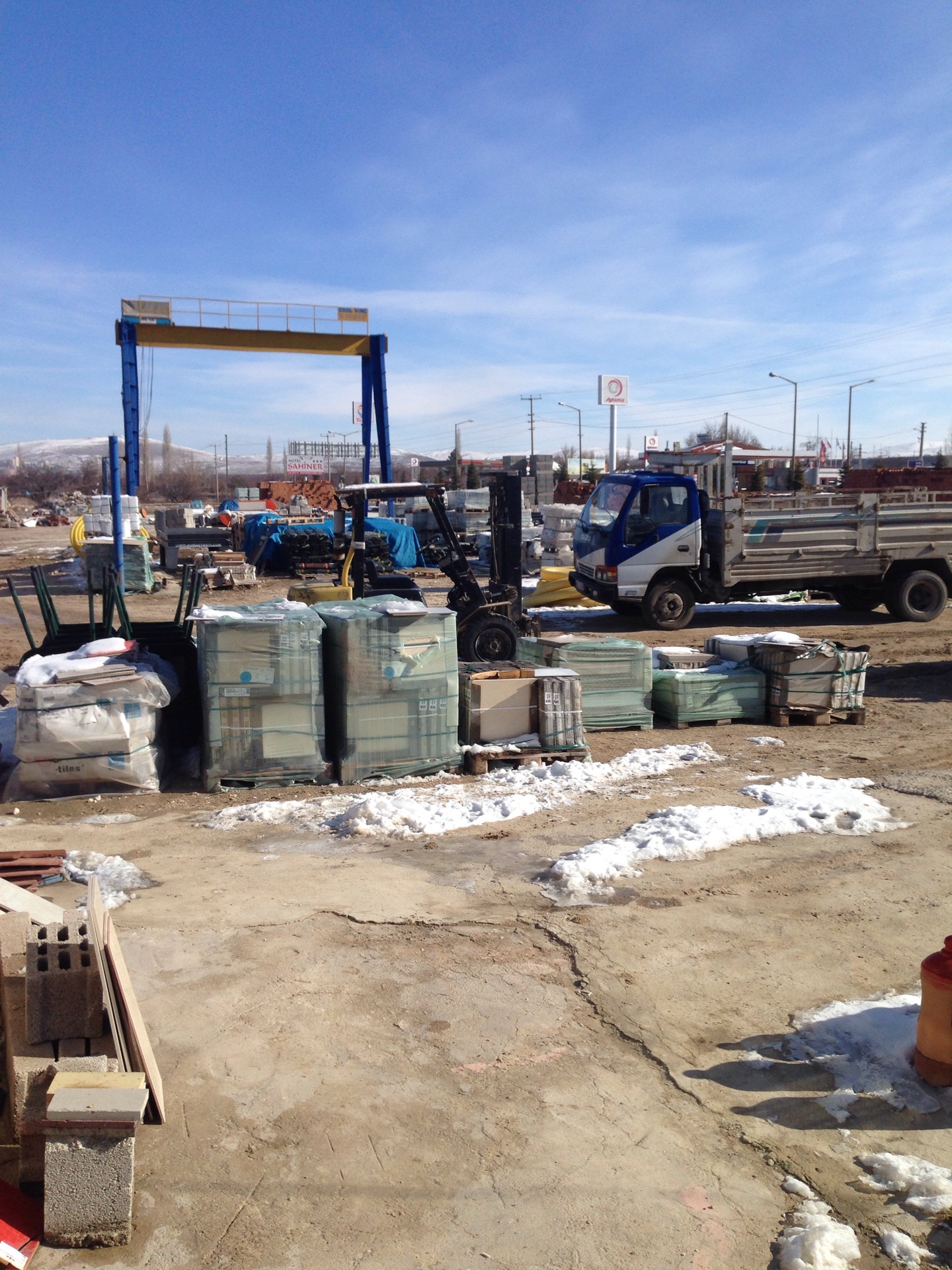 ÇARBOĞA İNŞ MLZ DEPOSU | Eskiğümüş Kavşağı, 51100 Merkez/Niğde | +90 388 213 22 79