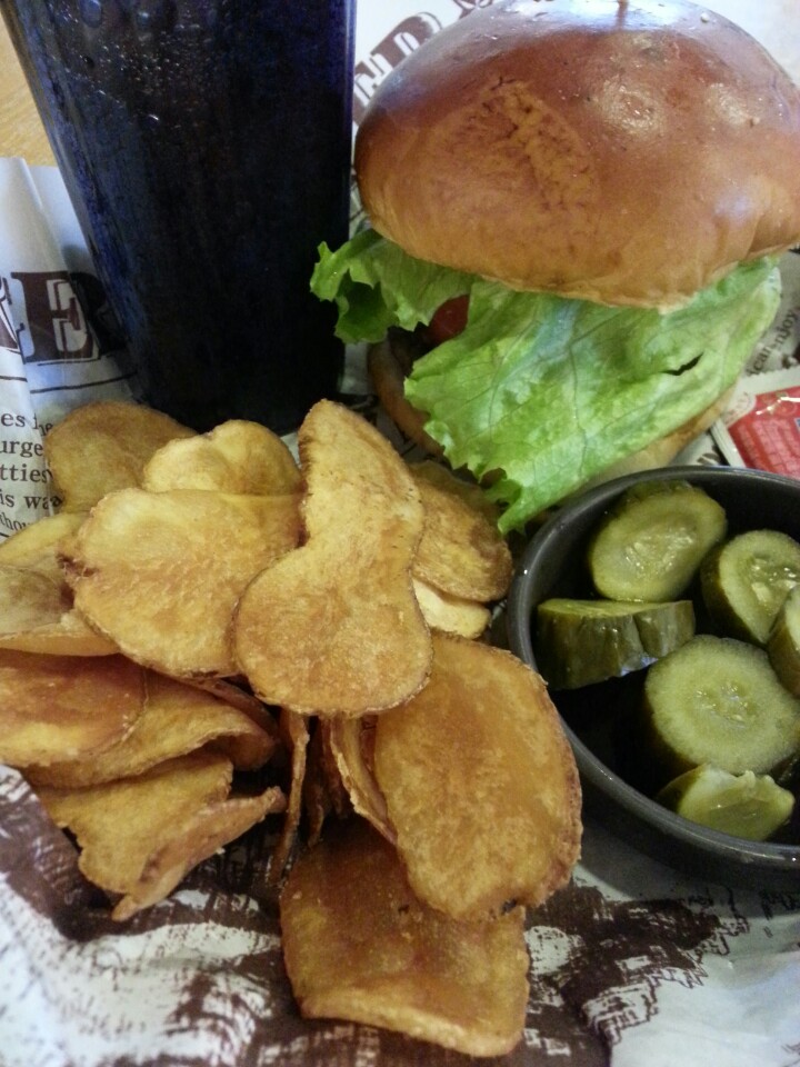 BURGER HUNTER / 버거헌터 | 서울 영등포구 영등포동 타임스퀘어 3층 | +82 2-2638-2520
