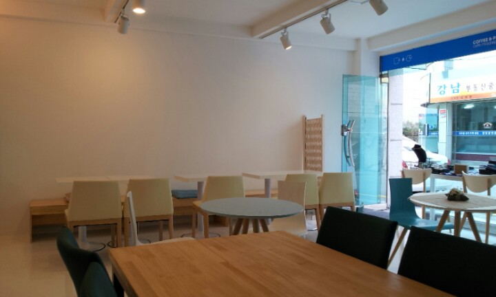 cafe maypaper | 서울시 서초구 강남대로30길52 성영빌라트 103호 | +82 2-6409-5823