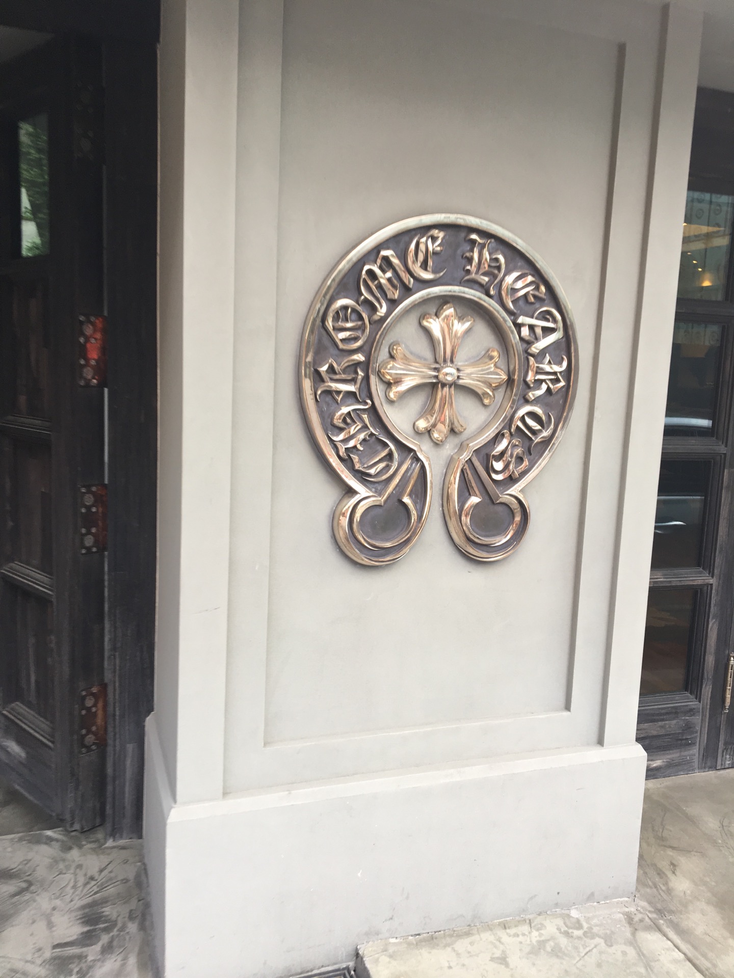 Chrome Hearts | 서울 강남구 선릉로162길 24 | +82 2-3343-0055