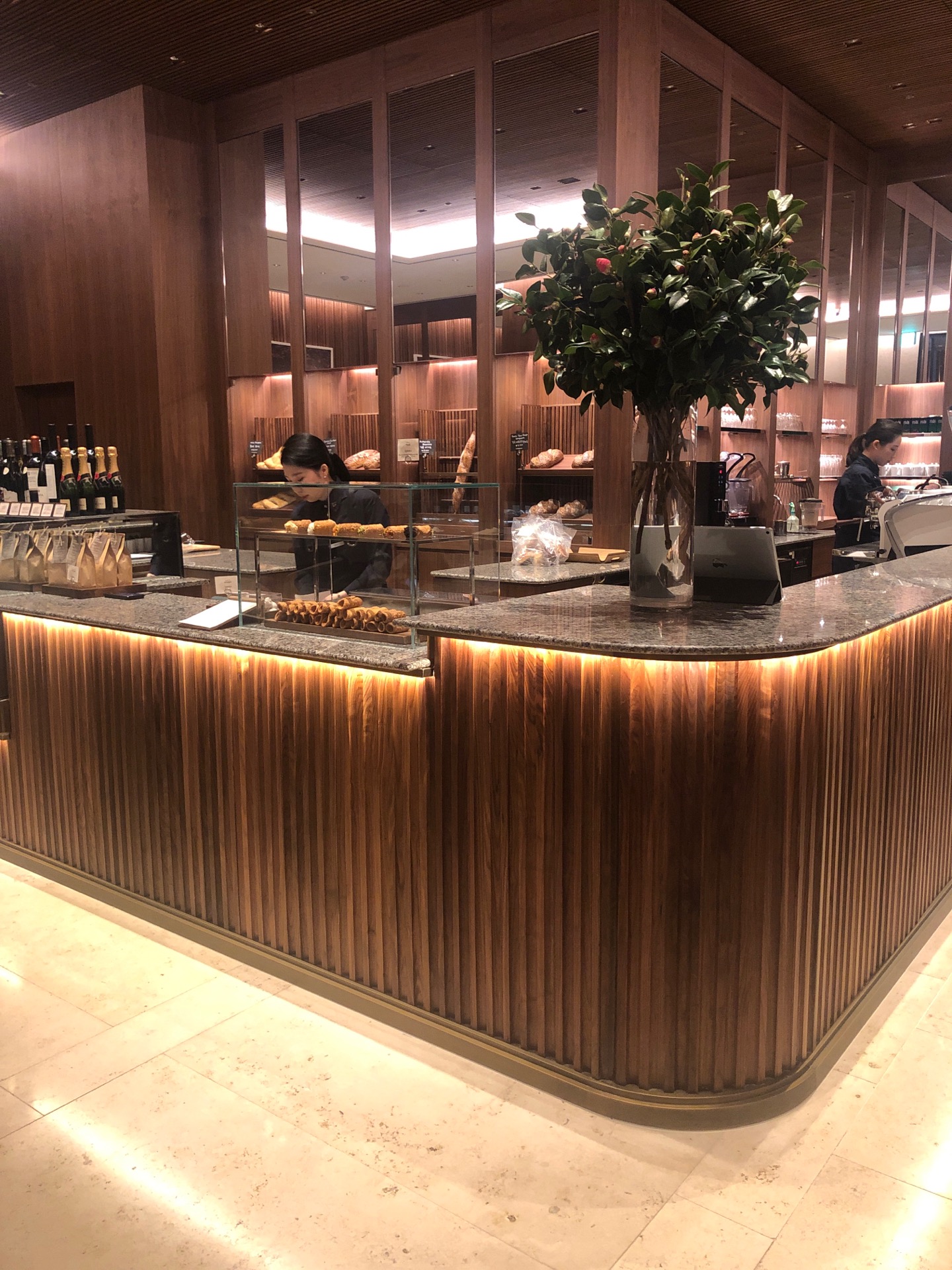 Cafe One | 서울특별시 신반포로 176 | +82 2-6282-6373