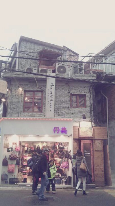Mon Cafe Gregory | 서울 마포구 양화로6길 84 | +82 2-322-9579