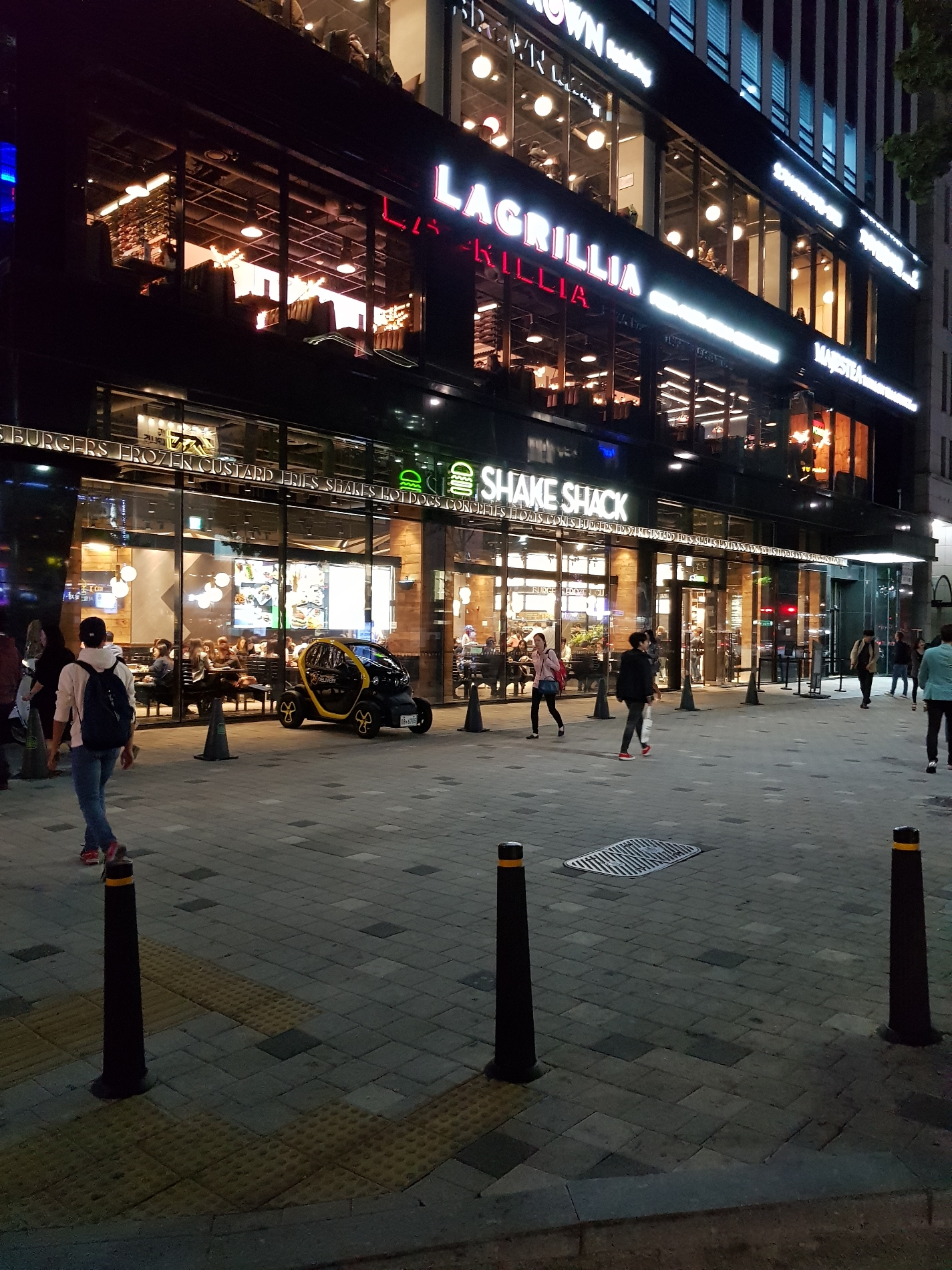 Shake Shack | 서울특별시 강남구 도산대로 327 | +82 2-510-5217