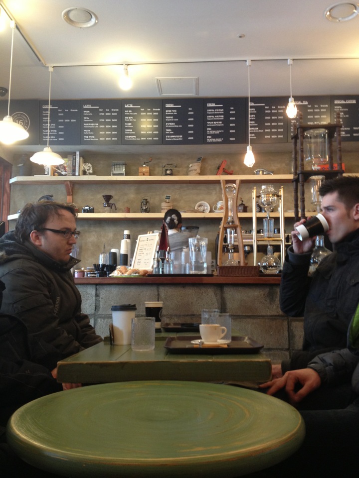 Coffee Bronzz | 서울 중구 퇴계로 72 리더스뷰남산 1F | +82 2-318-0160