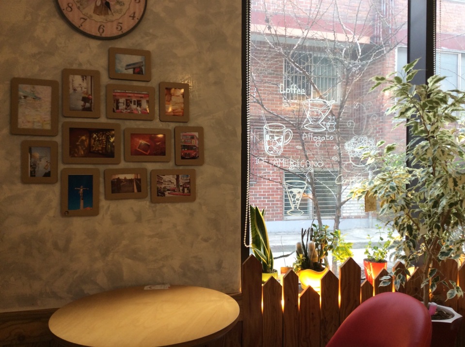 cafe-in holic | 서울 광진구 아차산로31길 45 | +82 10-6328-1793