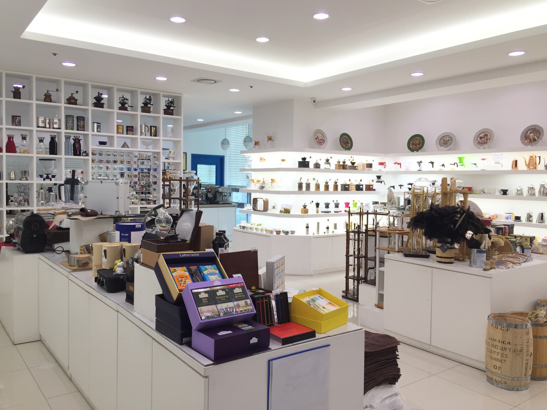 우림 블루나인 비즈니스 센터 | South Korea 강서구 양천로 583 | +82 2-2093-1011