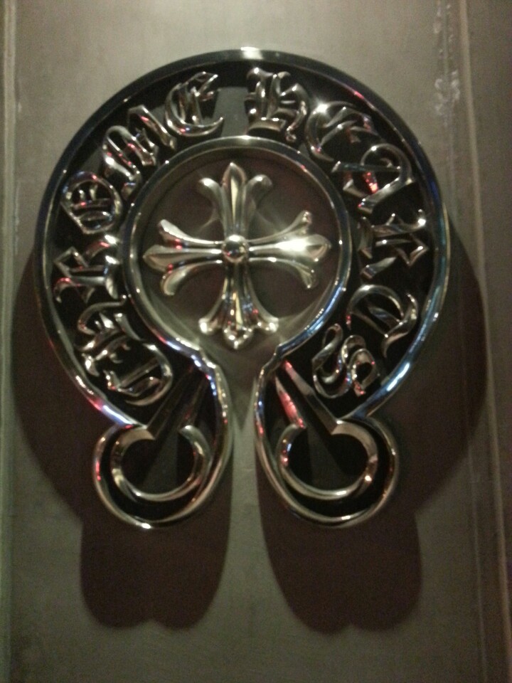 Chrome Hearts | 서울 강남구 선릉로162길 24 | +82 2-3343-0055
