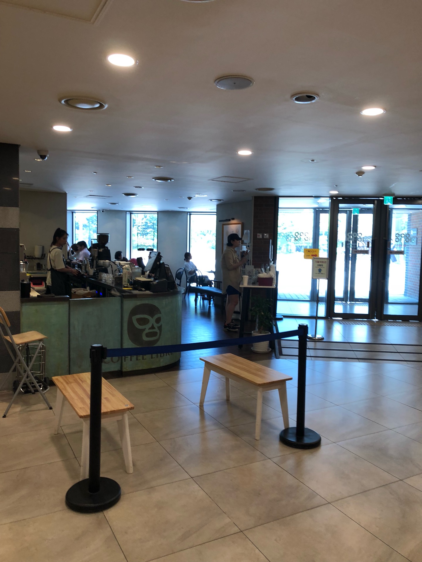 COFFEE LIBRE | 서울시 중구 명동길 74 | +82 2-774-0615