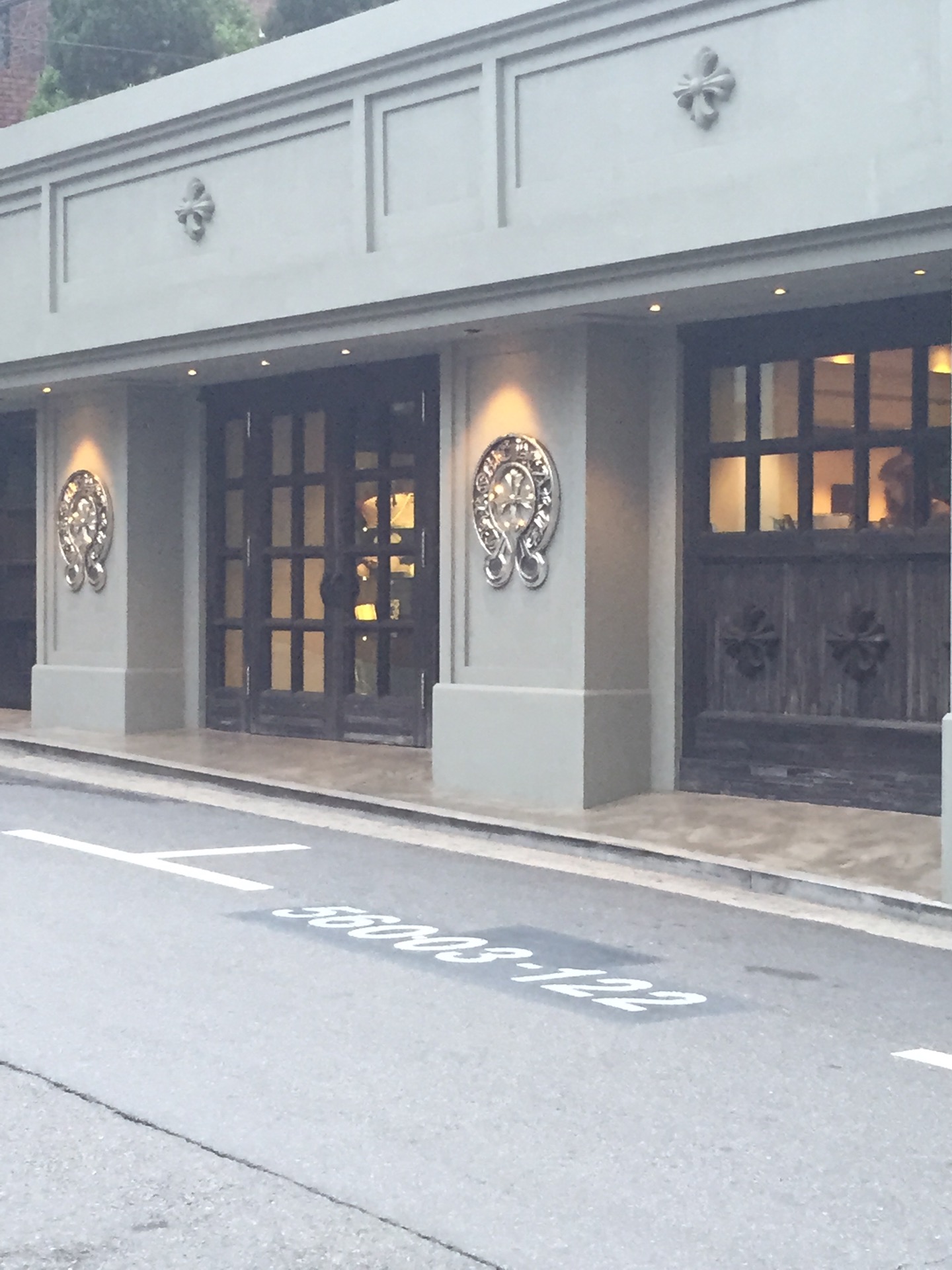 Chrome Hearts | 서울 강남구 선릉로162길 24 | +82 2-3343-0055
