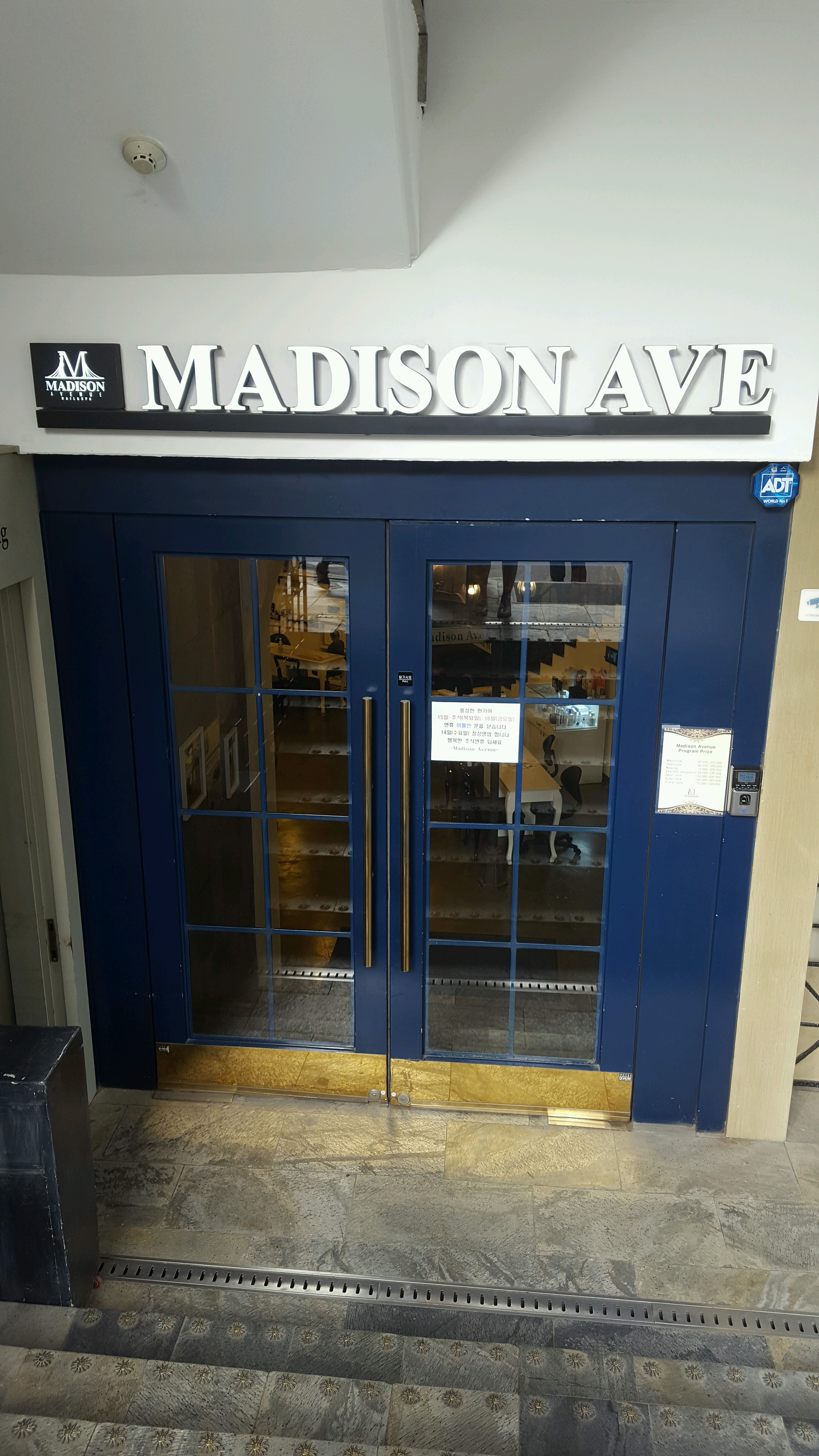 Madison Avenue / 메디슨 에비뉴 | 서울 강남구 압구정로80길 38 | +82 2-3448-2444 Madison Avenue / 메디슨 에비뉴 | 서울 강남구 압구정로80길 38 | +82 2-3448-2444