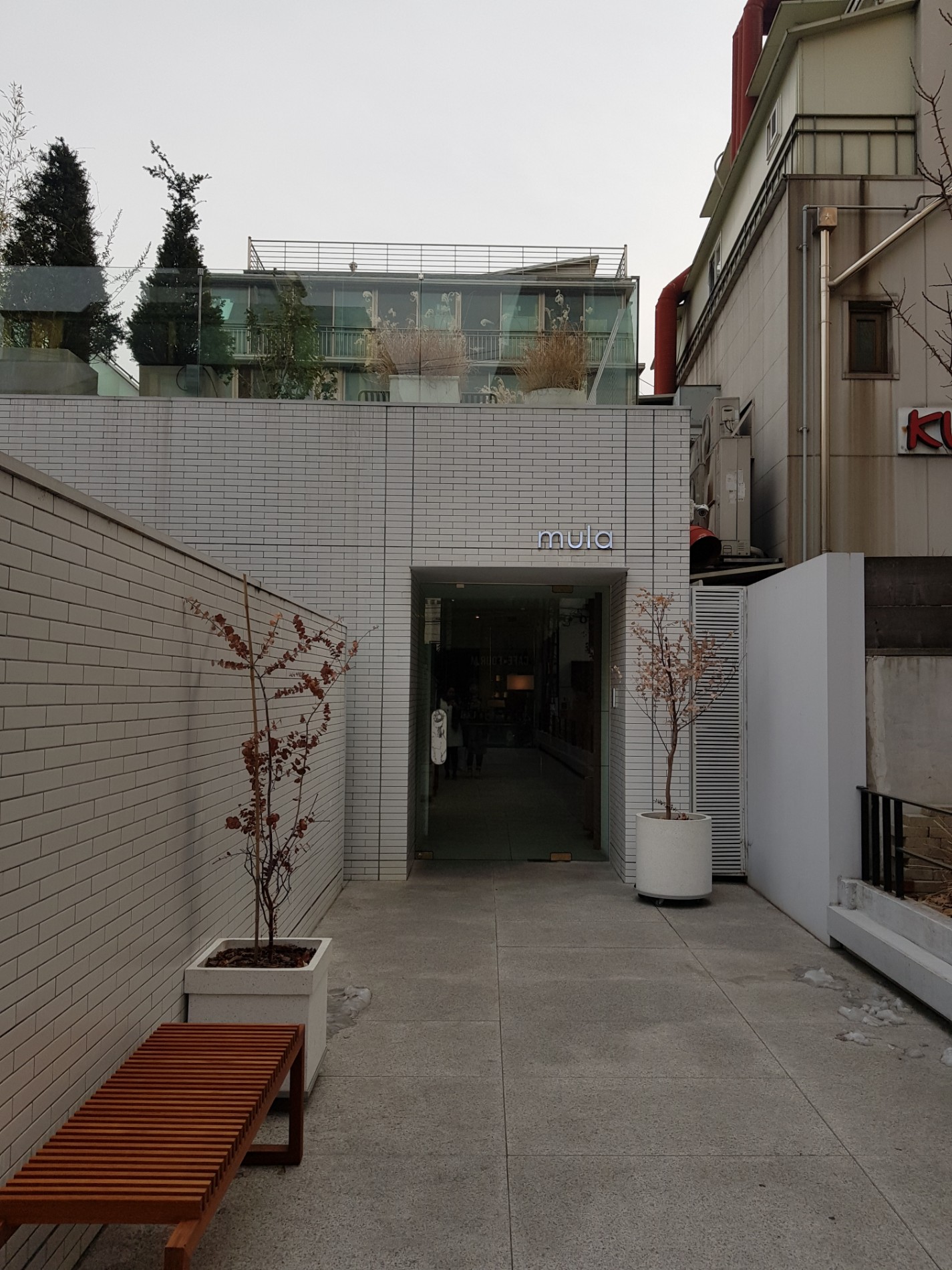 Cafe Mula | Seoul Gang-nam-gu 강남구 압구정로4길 13-12 | +82 2-6104-4541
