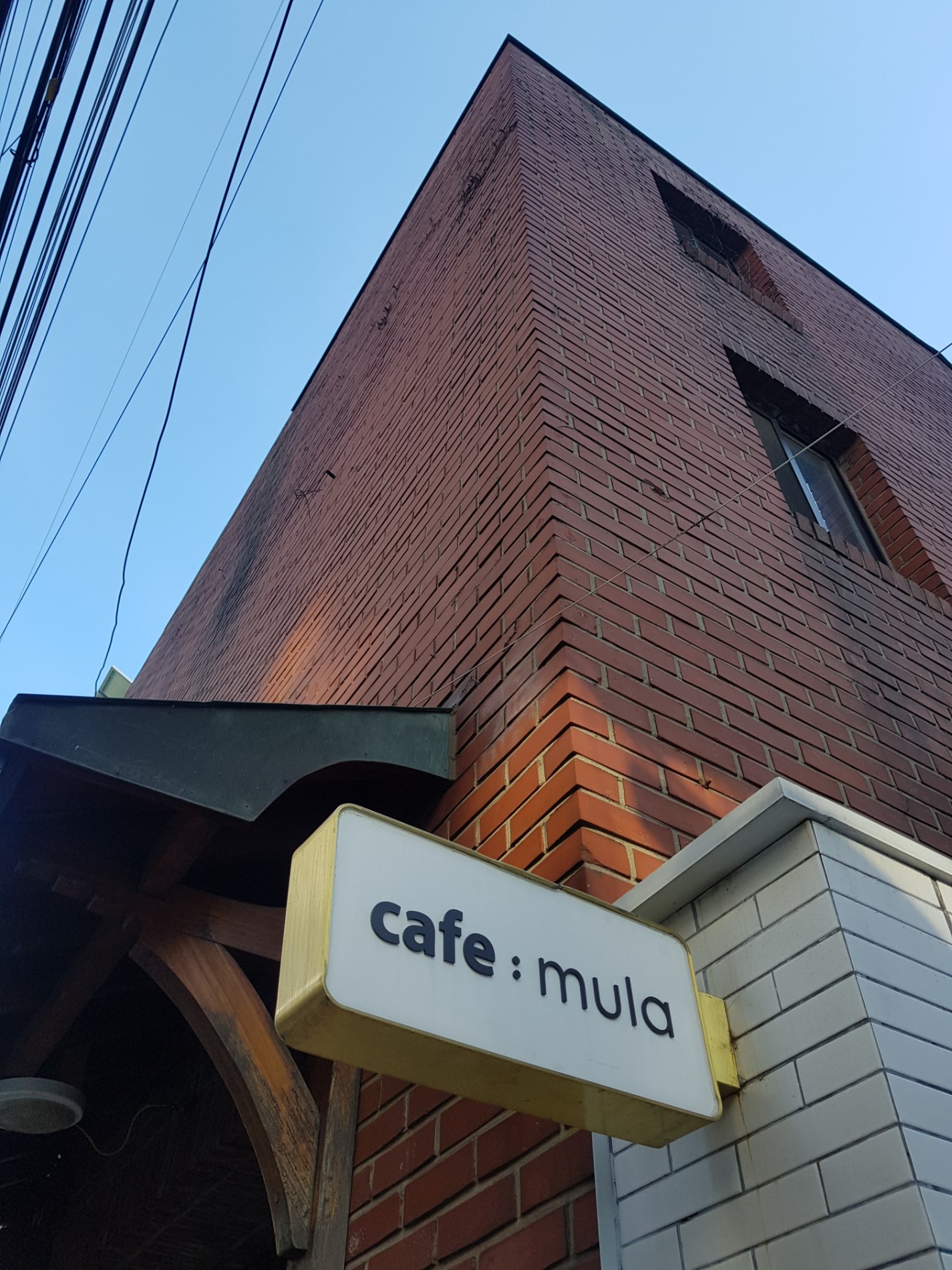 Cafe Mula | Seoul Gang-nam-gu 강남구 압구정로4길 13-12 | +82 2-6104-4541
