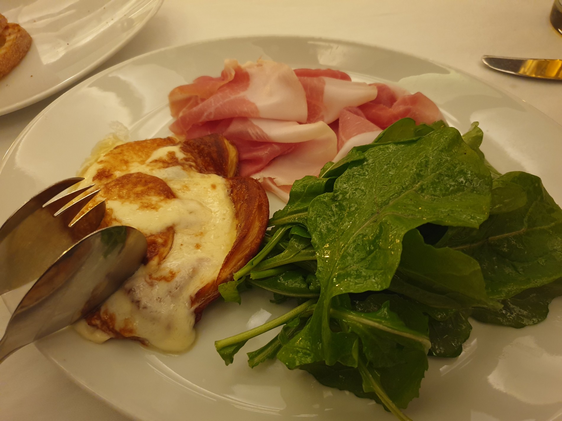 10 corso como cafe | Seoul Junggu 압구정로 416 더트리니티빌딩 | +82 2-3018-1010