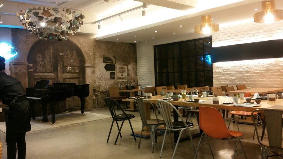 Cafe de Cera | 서울시 종로구 창덕궁길 191 | +82 2-762-0756