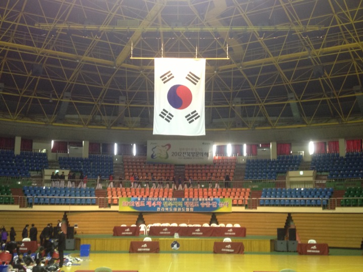 군산월명체육관 | 전라북도 군산 번영로 281 | +82 63-452-2924