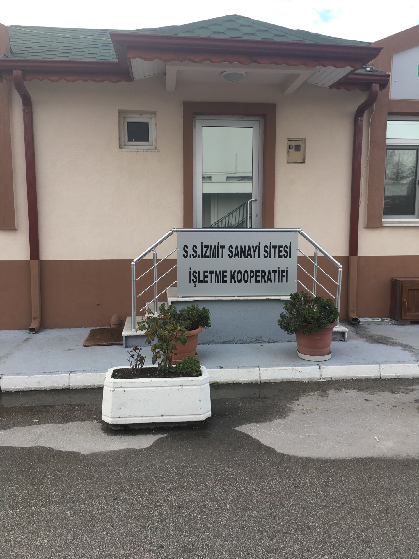 İzmit Sanayi Sitesi İdari Binası | Sanayi 7. Cadde, 41040 İzmit/Kocaeli | +90 262 335 03 90