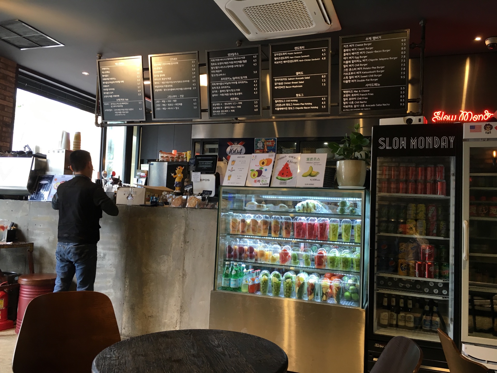 SLOW MONDAY | Gyeonggi-do Seongnam-si 분당구 대왕판교로 606번길 10 (백현동, 알파리움1단지) 130 131호 | +82 31-709-6991