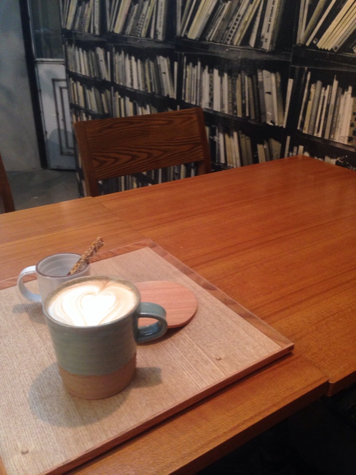 Cafe yido | Seoul Jong-no-gu 종로구 창덕궁길 191 | +82 2-722-0756