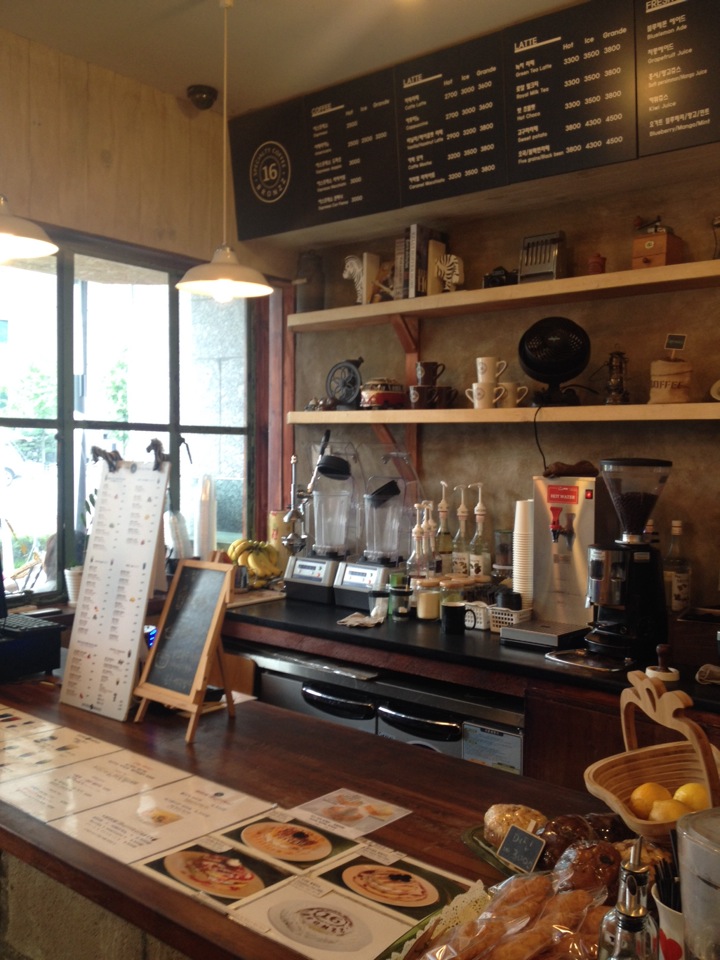 Coffee Bronzz | 서울 중구 퇴계로 72 리더스뷰남산 1F | +82 2-318-0160