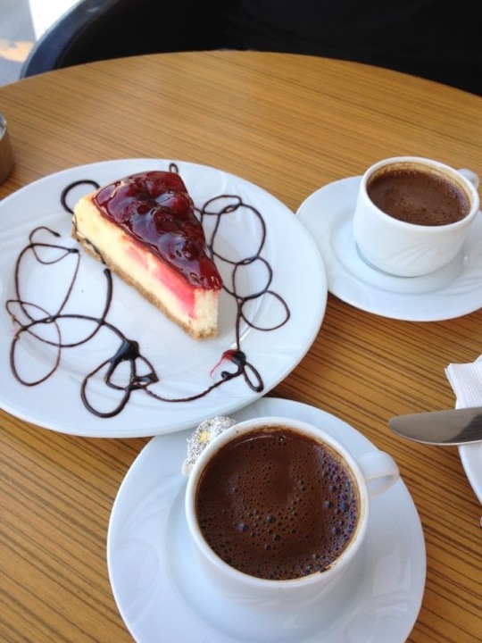 Eylül Cafe | Bahçelerarası Mithatpaşa Caddesi, 35330 Balçova/İzmir | +90 232 277 36 39