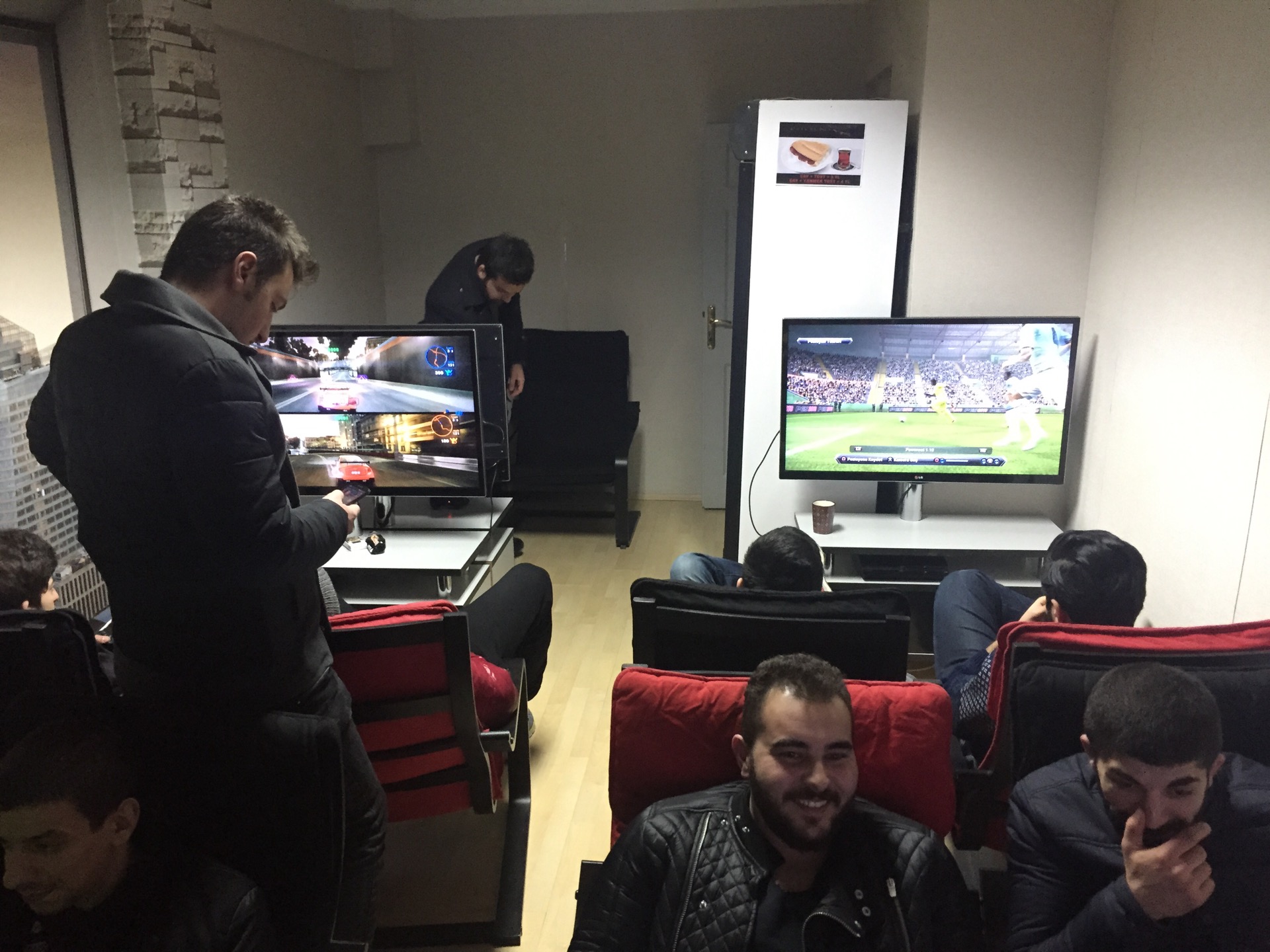 Phoenix Playstation Cafe | Nuhkuyusu Caddesi Valide-i Atik Mahallesi Gökdemir Apt. No.227 Kat.2 D.8, 34664 Üsküdar/İstanbul | +90 532 167 03 13