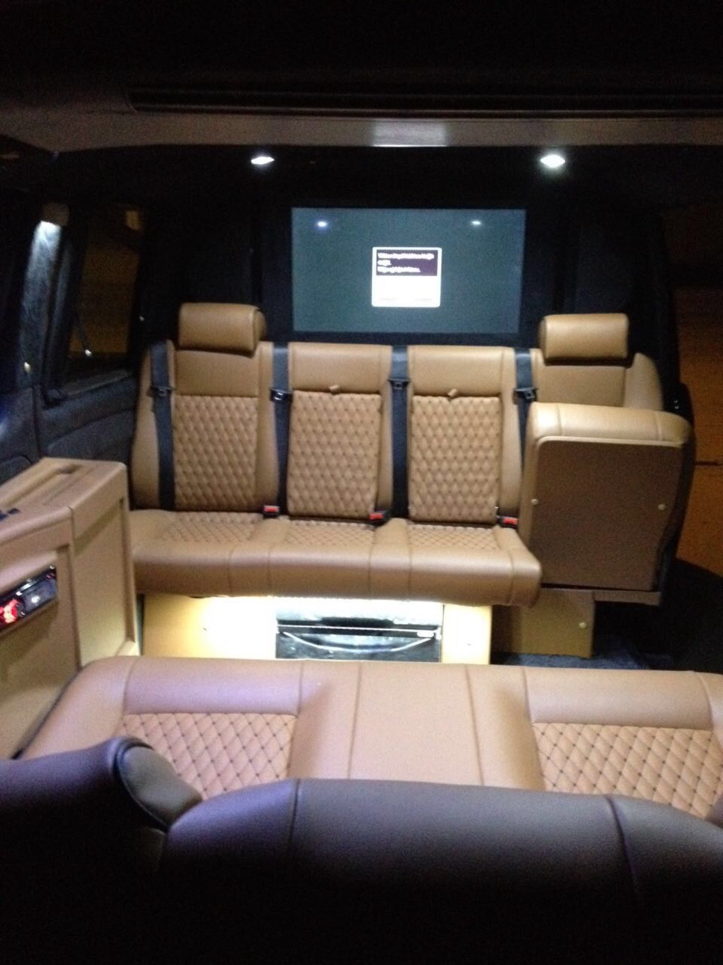 LimousinePLUS & Luxury Car Service | İswest A1B Blok D5, Küçükçekmece/İstanbul | +90 850 224 2901