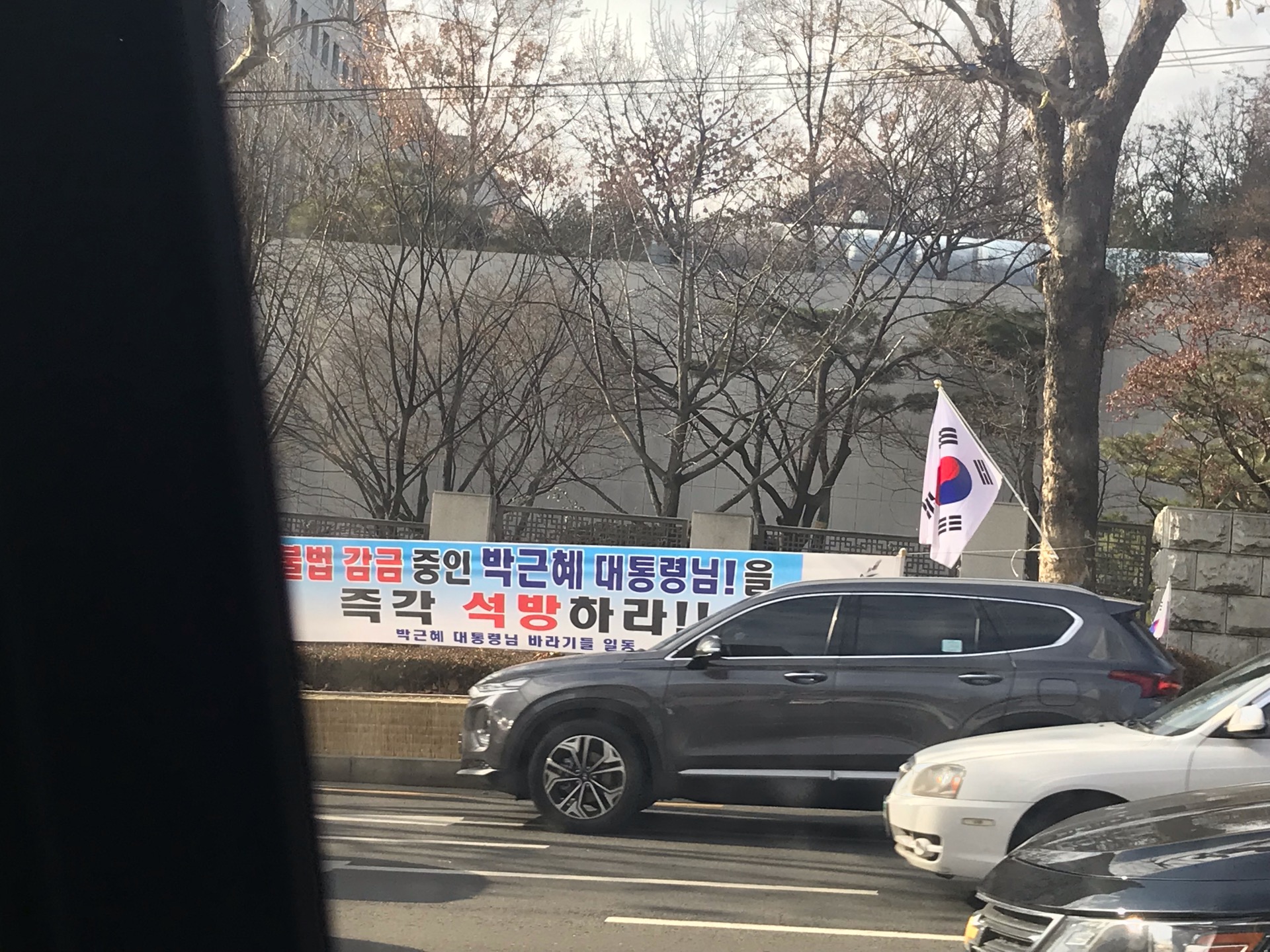 서초경찰서 | 서울 서초구 반포대로 179 | +82 2-3483-9200