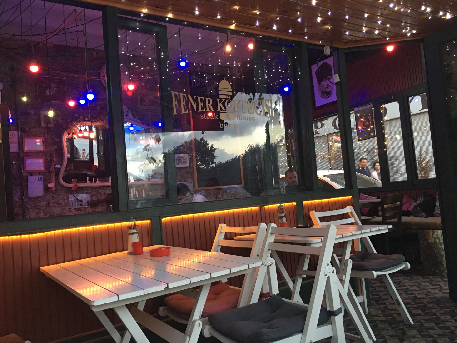 Eski Fener Köftecisi | Balat 1 Akçin Sokak, 34087 Fatih/İstanbul | +90 212 532 01 02