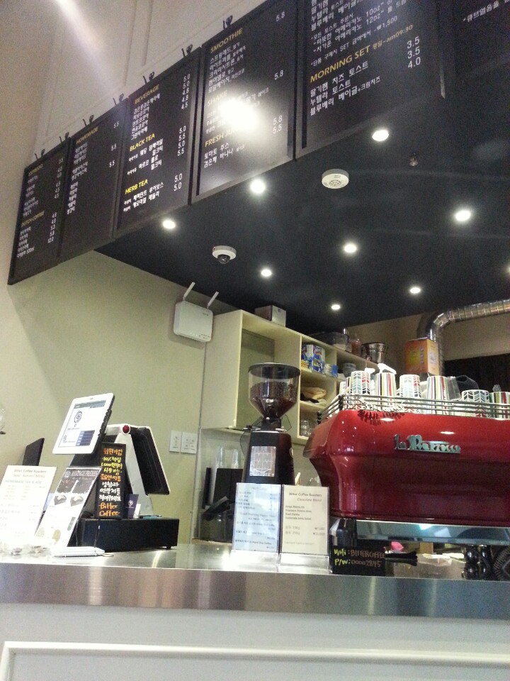 Bitter Coffee Roasters | 서울 영등포구 여의나루로 42 | +82 70-4652-4048