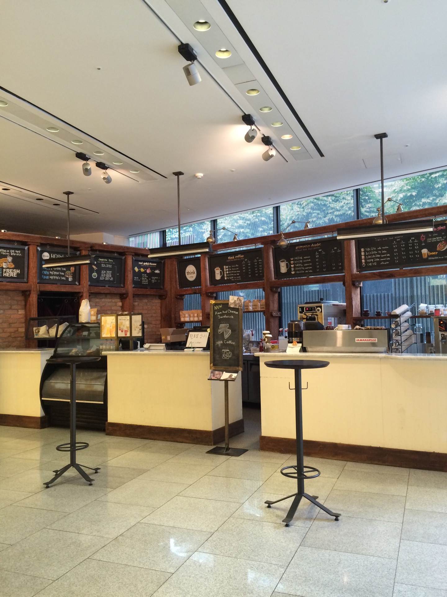 Hello Cafe | 서울 종로구 종로33길 연지동 연강빌딩 1층 | +82 2-766-6860