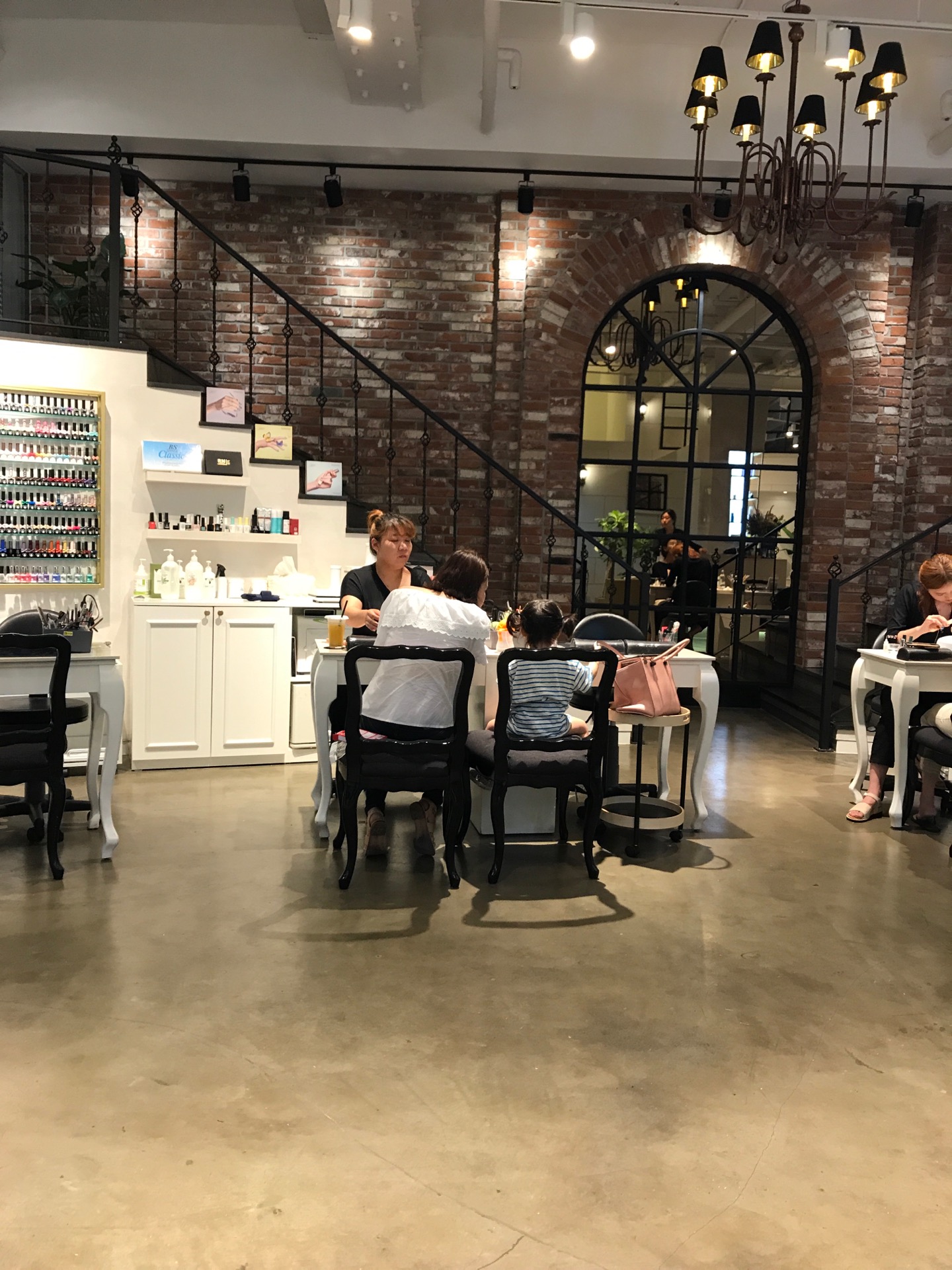 Madison Avenue / 메디슨 에비뉴 | 서울 강남구 압구정로80길 38 | +82 2-3448-2444 Madison Avenue / 메디슨 에비뉴 | 서울 강남구 압구정로80길 38 | +82 2-3448-2444