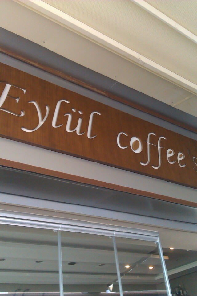 Eylül Cafe | Bahçelerarası Mithatpaşa Caddesi, 35330 Balçova/İzmir | +90 232 277 36 39