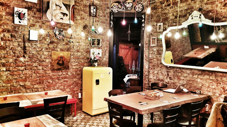 Eski Fener Köftecisi | Balat 1 Akçin Sokak, 34087 Fatih/İstanbul | +90 212 532 01 02